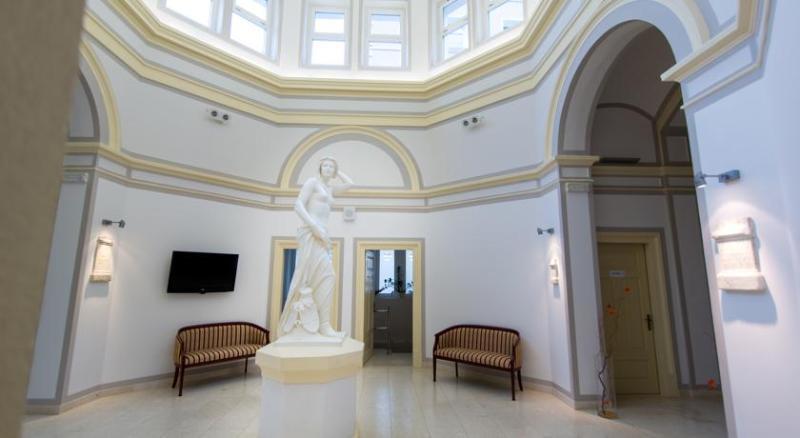 Rimske Terme - Hotel Zdraviliski Dvor リムスケ・トプリツェ エクステリア 写真