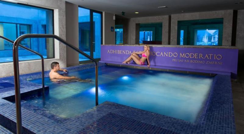 Rimske Terme - Hotel Zdraviliski Dvor リムスケ・トプリツェ エクステリア 写真