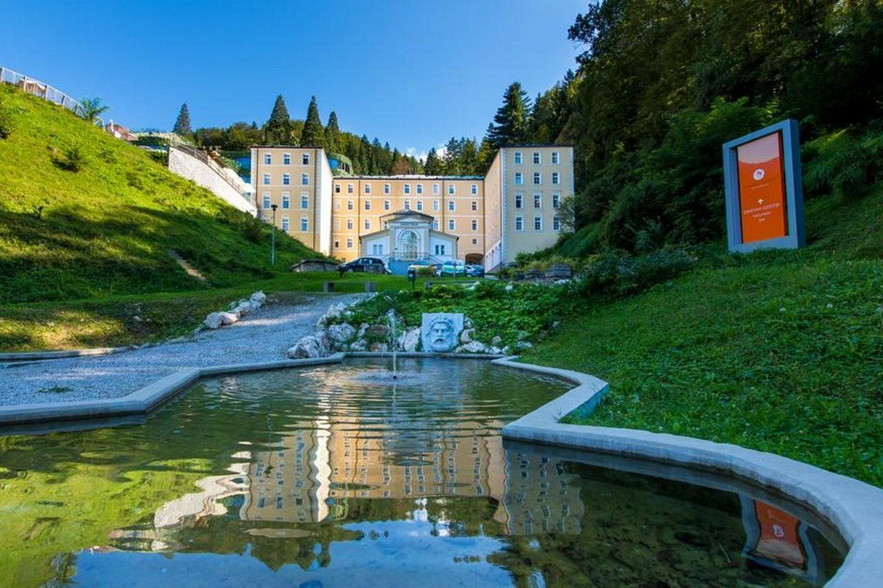 Rimske Terme - Hotel Zdraviliski Dvor リムスケ・トプリツェ エクステリア 写真