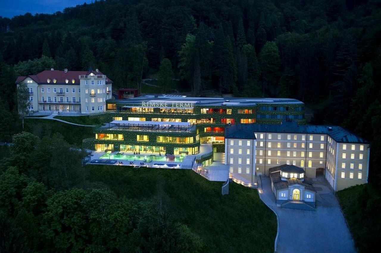 Rimske Terme - Hotel Zdraviliski Dvor リムスケ・トプリツェ エクステリア 写真