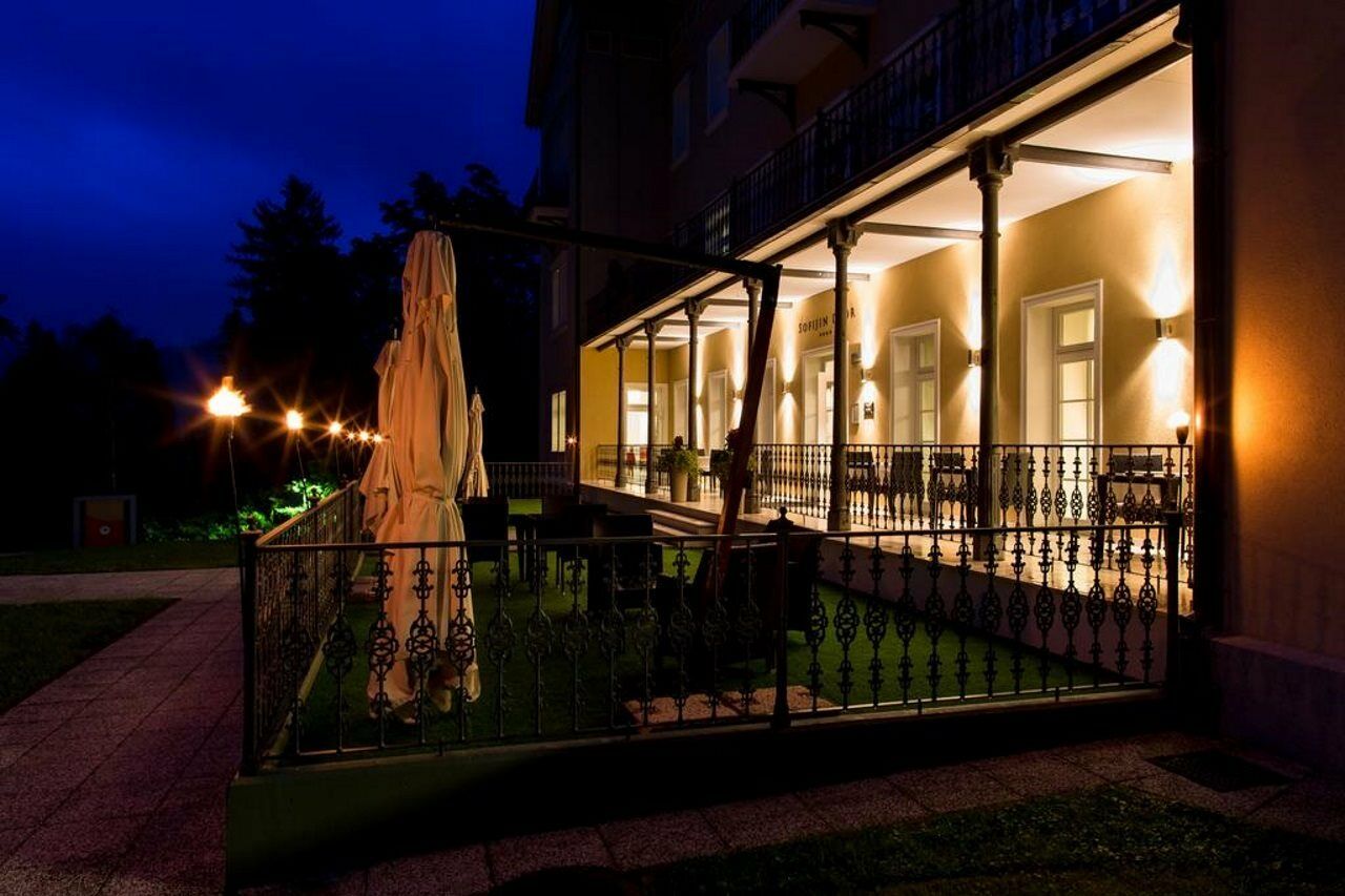 Rimske Terme - Hotel Zdraviliski Dvor リムスケ・トプリツェ エクステリア 写真