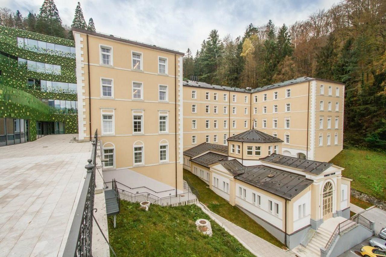 Rimske Terme - Hotel Zdraviliski Dvor リムスケ・トプリツェ エクステリア 写真